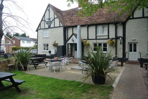 The Crown Pub, Dining & Rooms فنادق في Shefford