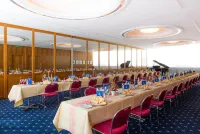 Ringhotel Loew's Merkur - Pools