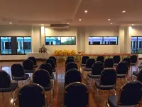 Menam Resort فنادق في Sai Noi