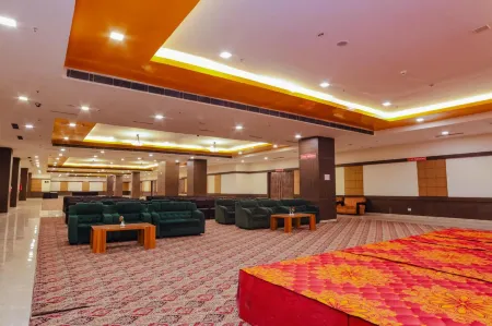 Hyphen Grand Hotel Отели рядом с достопримечательностью «Piran Kaliyar Sharif»