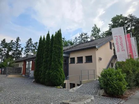 Landhotel-Neunburg Отели рядом с достопримечательностью «St Josef»