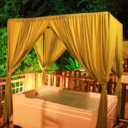 Rustcamps Glamping Resorts Отели в г. Бентонг