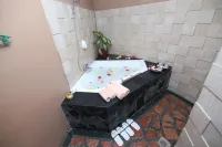 Pacific Palace Hotel - Hot Tub