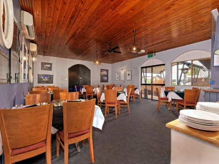 Riviera Motel Bundaberg Отели в г. Бандаберг Запад