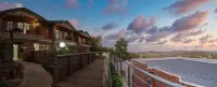 Tembo Guest Lodge - balcony