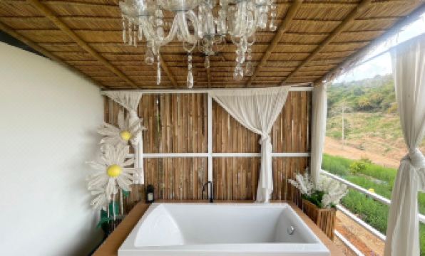 Luv Mountain & Flower Camp Pala-U