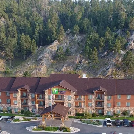 Holiday Inn Express & Suites CUSTER by IHG