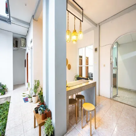 RedDoorz Near Exit Toll Tanah Baru Bogor Отели рядом с достопримечательностью «Ecodome Bogor Botanical Gardens»