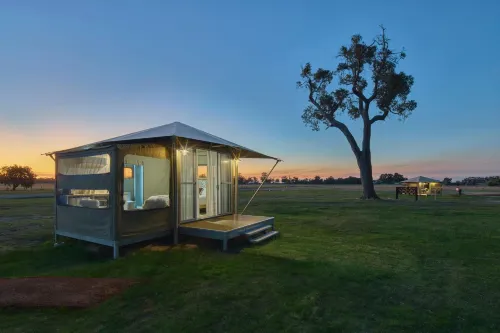 Willow Wood Glamping Retreat - Parkplatz