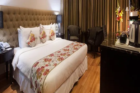 Hotel Athena Отели рядом со станцией Nizamuddin Railway Station