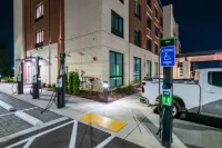 Holiday Inn Express & Suites Murfreesboro West by IHG - parking