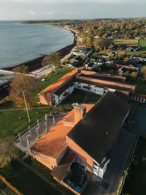 Strandhotel Klinten Aps - parking
