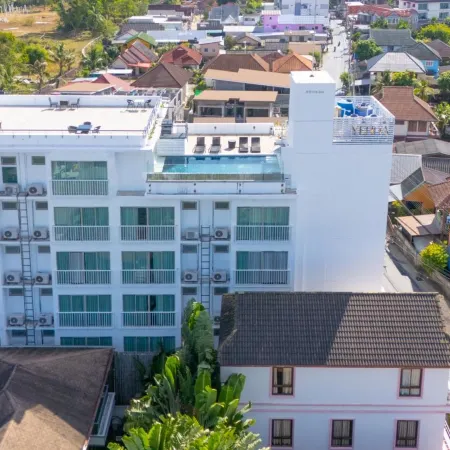 Yenna Apartment Отели рядом с достопримечательностью «Развлекательный парк Пхукет-ФантаСи»
