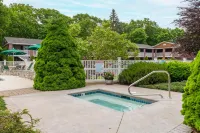 Juniper Hill Inn - Hot Tub