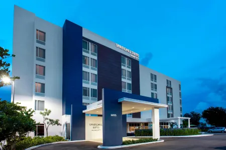 SpringHill Suites Miami Doral Отели рядом с достопримечательностью «Трамп Нешнел Дорал Майами»