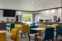 La Quinta Inn & Suites by Wyndham Peru Starved Rock St Park Hotels in Peru