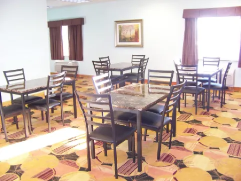 哥倫布東北戴斯套房酒店