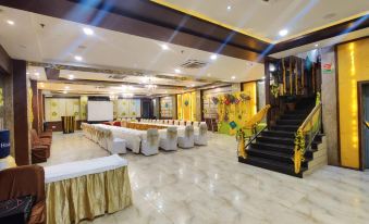 Hotel Taj Heights