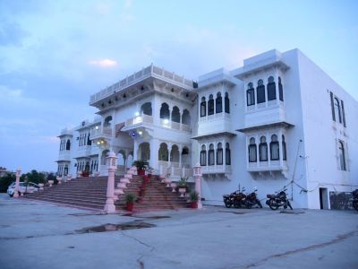 Tej Mahal Palace Bandikui