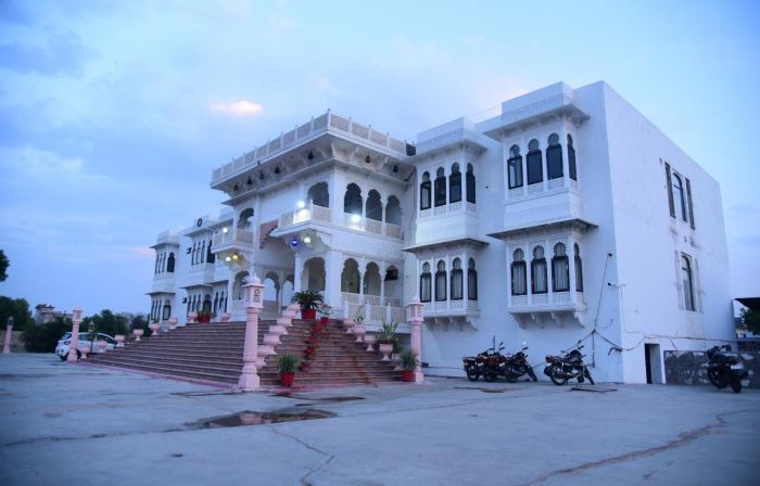 Tej Mahal Palace Bandikui