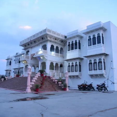 Tej Mahal Palace Bandikui