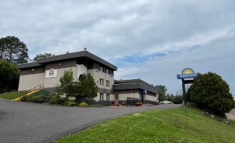 Days Inn by Wyndham Duluth Lakewalk