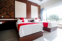 RedDoorz Plus Near Kualanamu Airport - Business