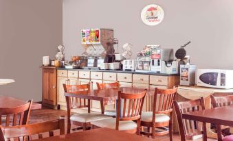 Super 8 by Wyndham Sudbury on