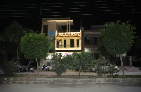 Parable Stays Hotels near Banke Bihari Temple