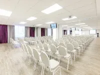 โรงแรมอะมัคส์ พรีเมียร์ โรงแรมในเปียร์ม