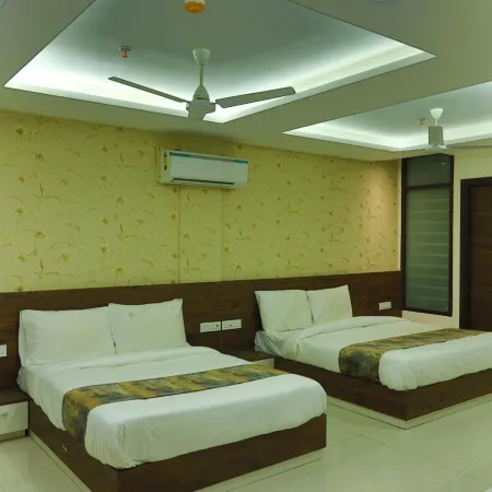 Hotel Golden Leaf Отели рядом с достопримечательностью «Монумент Open Hand»