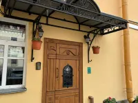 Dom Truvellera Guest House 鄰近浴場樓的酒店