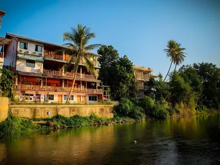 The Good View Guesthouse Отели в г. Mae Sariang