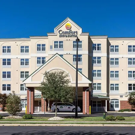 Comfort Inn & Suites Virginia Beach - Norfolk Airport Отели рядом с достопримечательностью «Чикс-Бич»