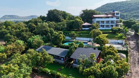 Grand Ambience Resort Отели в г. Дивеагар