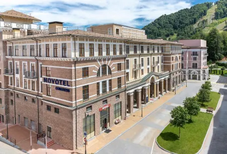 Novotel Fit Krasnaya Polyana  (Новотель Фит Красная Поляна) Отели рядом с достопримечательностью «Смотровая поляна 960»