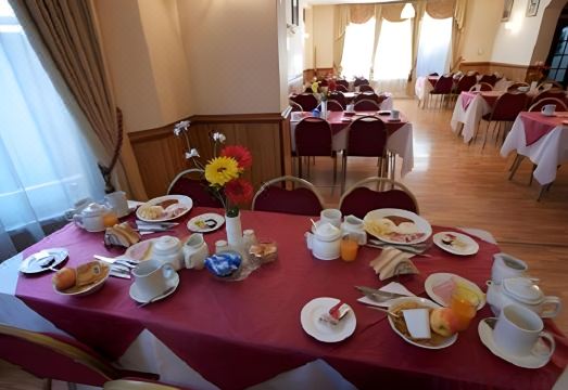 라브나 고라의 아늑한 내부 공간 또는 객실