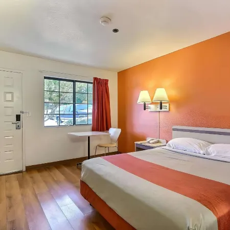 Super 8 by Wyndham Livermore