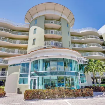 Crystal Palms Beach Resort