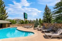 Quality Inn Near Rocky Mountain National Park - Pool