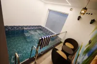 Palm Wave Beach Resort - مسبح خاص