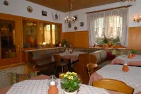 Hotel Gasthof Zum Neubau - 2-Star