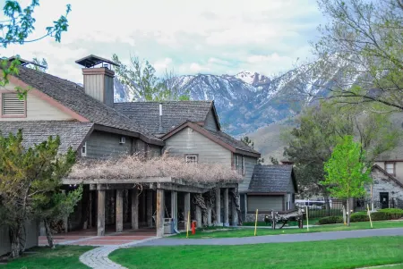 Holiday Inn Club Vacations David Walley's Resort Отели рядом с достопримечательностью «Парк Дангберг Хоум Ранч Хисторик»