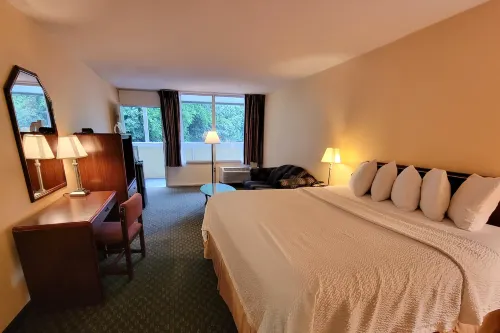 Days Inn by Wyndham Alexandria South Hotels in Belle Haven