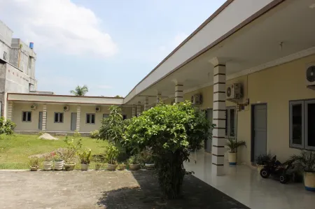 Penginapan Transit Tomato Отели в г. Percut Sei Tuan