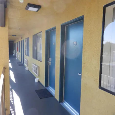 Simply Home Inn & Suites - Riverside