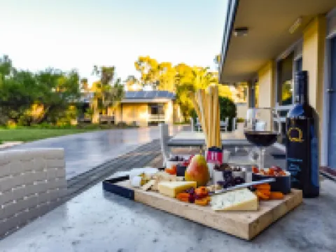 William Macintosh Motor Lodge Hotels in Naracoorte