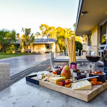 William Macintosh Motor Lodge