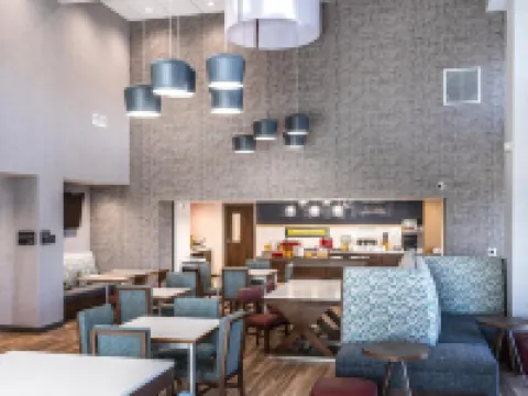 Hampton Inn & Suites by Hilton Bakersfield Central ベーカーズフィールドのホテル