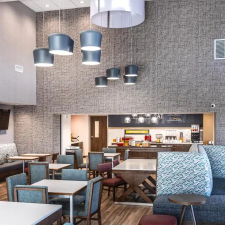 Hampton Inn & Suites by Hilton Bakersfield Central